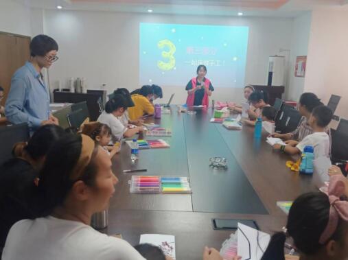 安全教育進(jìn)社區(qū) 普法知識多知點(diǎn)