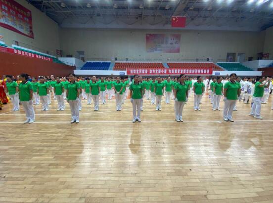 濱海縣廣場舞推廣中心參加8月8日全民健身日活動(dòng)