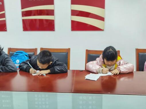 文化惠民丨荊劉村開展青少年“浸潤(rùn)書香  暢游書?！被顒?dòng)