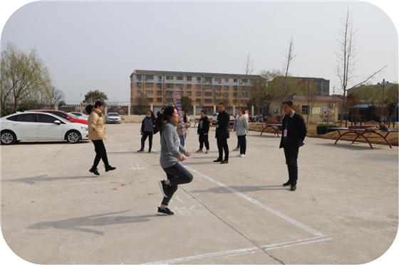 濱?？h五汛鎮(zhèn)中心小學(xué)舉行慶祝第111個(gè)國(guó)際三八婦女節(jié)活動(dòng)