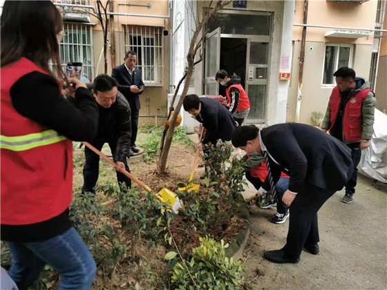 馨康苑社區(qū)黨總支開(kāi)展“結(jié)對(duì)共建”義務(wù)植樹(shù)活動(dòng)