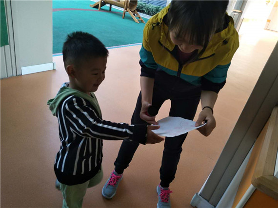 金陵驛社區(qū)開展“垃圾分類 從我做起”兒童環(huán)?；顒?dòng)