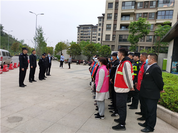 攝山村：學(xué)黨史、辦實(shí)事 小區(qū)反電詐宣傳不停歇