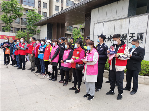 攝山村：學(xué)黨史、辦實(shí)事 小區(qū)反電詐宣傳不停歇