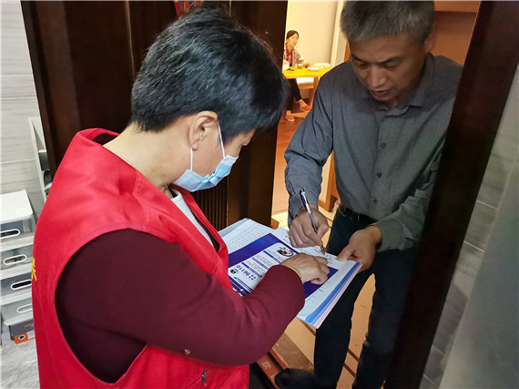 攝山村：學(xué)黨史、辦實(shí)事 小區(qū)反電詐宣傳不停歇