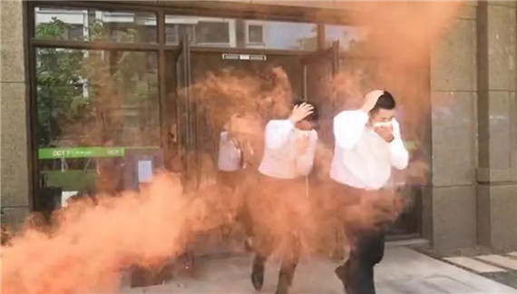 安全演練進小區(qū) 筑牢消防安全網(wǎng)