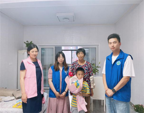 尚橋社區(qū):“暖心行動(dòng)”家訪小學(xué)生“三全教育”導(dǎo)航成長(zhǎng)路