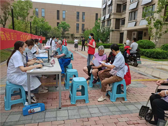 石埠橋村社區(qū):專家送來健康經(jīng) 群眾困難隨之去