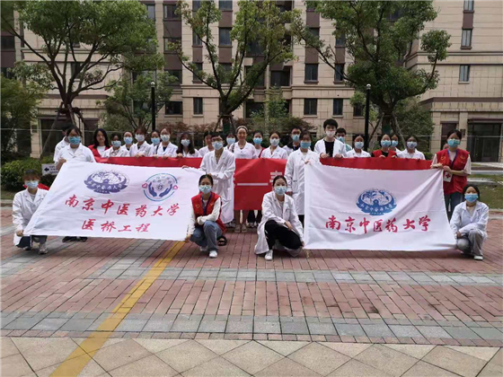 石埠橋村社區(qū):專家送來健康經(jīng) 群眾困難隨之去