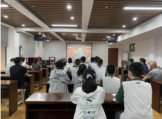 汲取奮進(jìn)力量！南師附中江寧分校師生集中在殷巷社區(qū)收聽(tīng)收看慶祝中國(guó)共產(chǎn)黨成立100周年大會(huì)