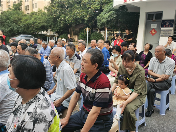 堯安新村社區(qū)開展垃圾分類廣場宣傳活動