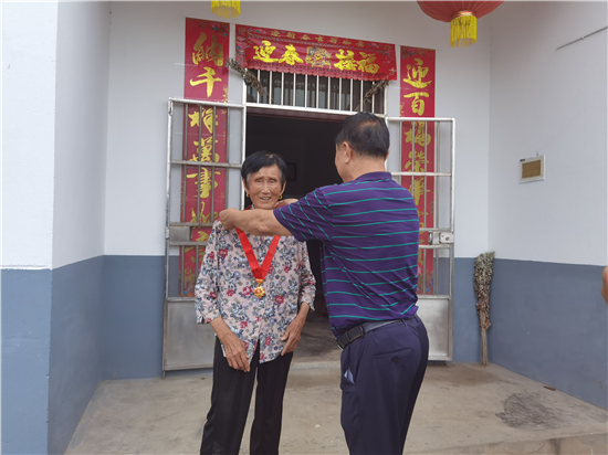 光榮在黨五十載 月磨礪鑄忠誠(chéng)