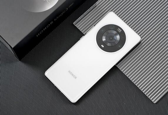 趙明：屏下攝像頭目前很多影像效果不可接受 我們充分評(píng)估后沒采用