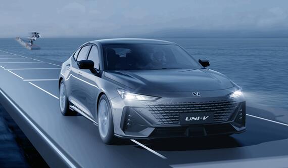 長安高端轎跑UNI-V亮相！網(wǎng)友：國產(chǎn)版奧迪A7