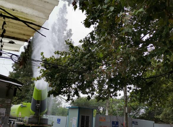 電瓷社區(qū)為民辦實(shí)事 快速響應(yīng)上門為居民消殺美國白蛾——電瓷社區(qū)便民服務(wù)中心活動(dòng)紀(jì)實(shí)