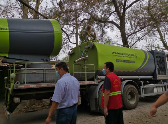 電瓷社區(qū)為民辦實(shí)事 快速響應(yīng)上門為居民消殺美國白蛾——電瓷社區(qū)便民服務(wù)中心活動(dòng)紀(jì)實(shí)