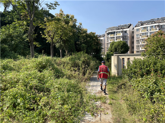 緊盯秸稈禁燒“第一把火”五福家園社區(qū)打響藍天保衛(wèi)戰(zhàn)