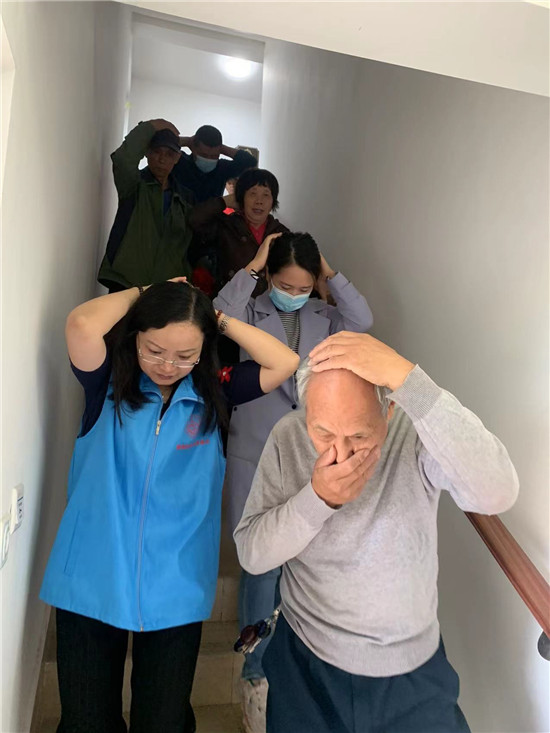向上社區(qū)開展防災(zāi)減災(zāi)消防疏散演練活動(dòng)