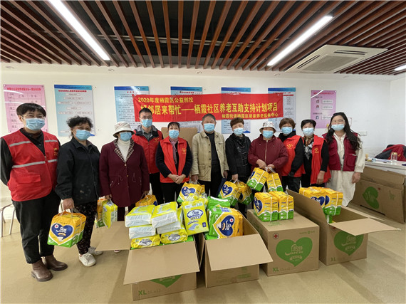 棲霞社區(qū)：關(guān)愛(ài)困難老人 溫暖送進(jìn)家門(mén)