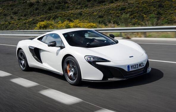 男子駕租來的300萬邁凱倫超跑撞墻！結(jié)果又被貨車撞報(bào)廢