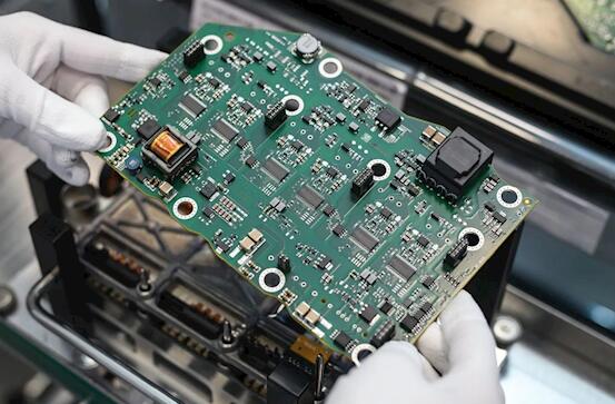 報告:整車芯片價值超2200元 電動車直接翻倍