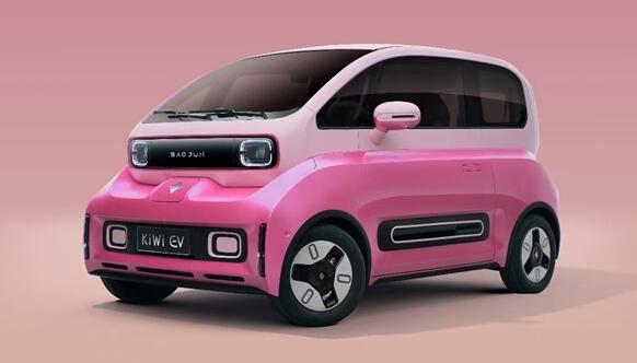 1769元！寶駿KiWi EV“豬小八”萌寵版車貼發(fā)布：包安裝再加1850元