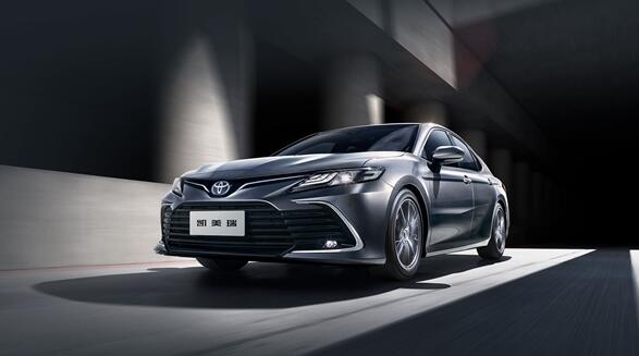 11月熱銷25341臺(tái) 凱美瑞蟬聯(lián)中型轎車市場冠軍：混動(dòng)版占比超一半