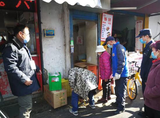 落實(shí)門(mén)前“三包”制度 建立宜居美麗環(huán)境