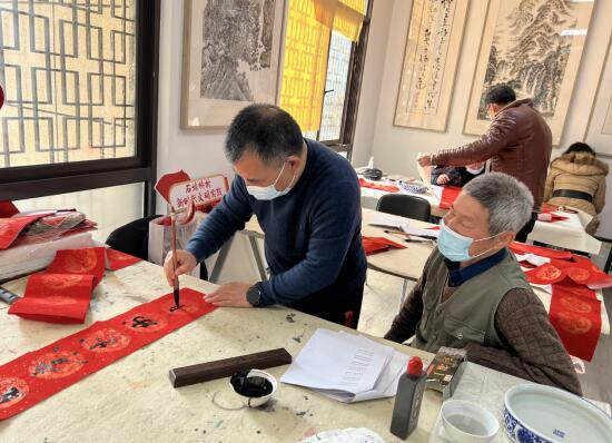 石埠橋社區(qū)：開展“迎新春 慶虎年”寫福字、送春聯(lián)活動