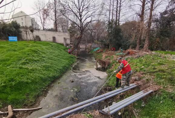 【我為群眾辦實(shí)事】果場(chǎng)社區(qū)：開展“清理河道迎春天”志愿行動(dòng)