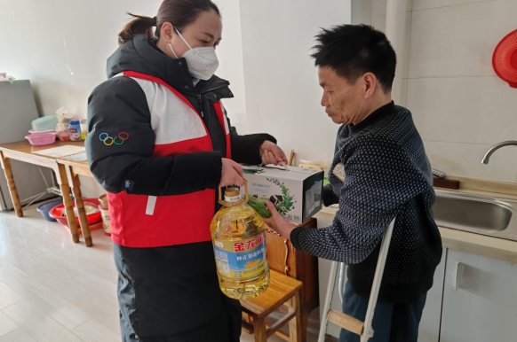 駱村社區(qū)：春節(jié)送溫暖 博愛送萬家