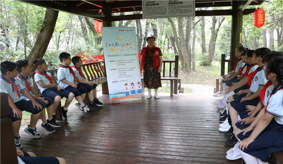 紅色教育慶“六一” “德法”同行進樟園