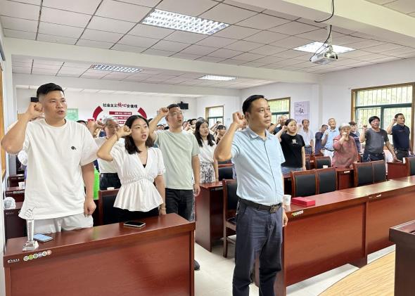 淳化街道索墅社區(qū)組織開(kāi)展七一黨員大會(huì)